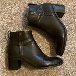 Marc Fisher ankle boots 9M